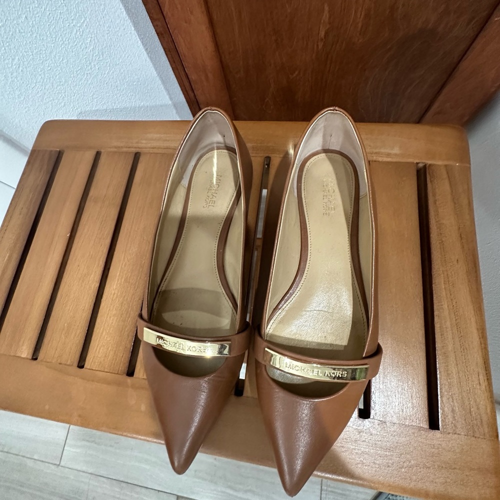 Michael Kors brown leather flats - Picture 2 of 2